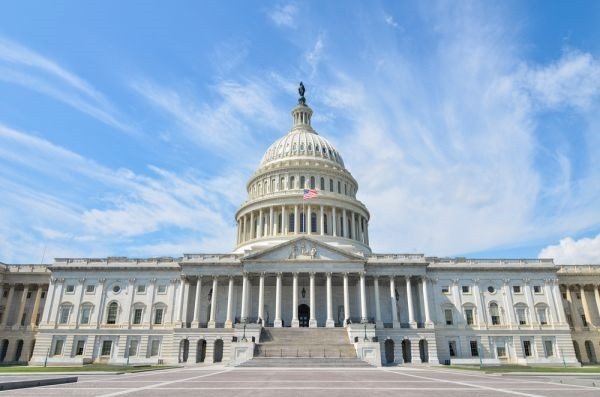 Hạ viện Mỹ thông qua dự luật chi tiêu khổng lồ 1,7 nghìn tỷ USD